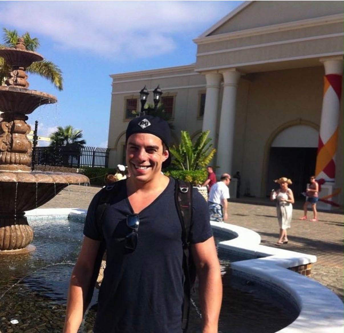 Kaká junto a uma fonte na Jamaica